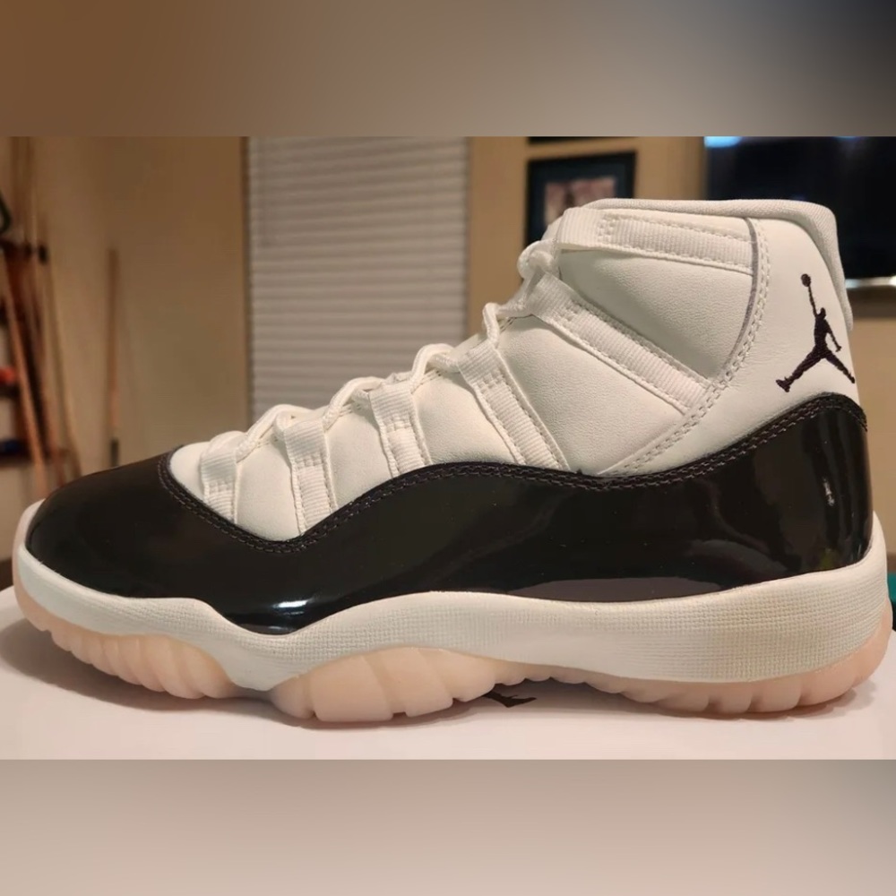 Air Jordan 11 Neopolitan, Womens sz 8.5, NIB. Free, fast, shipping